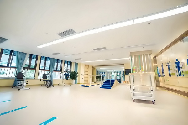 深圳外省迎接毕业生入户_大小姐不是娃哈哈“继承人”:自己打下来的江山 